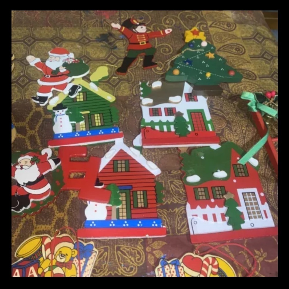 VTG Lot of 29 PCs  Christmas Tree Ornaments‎ wood   Santa Stocking Ladder House - Picture 5 of 7